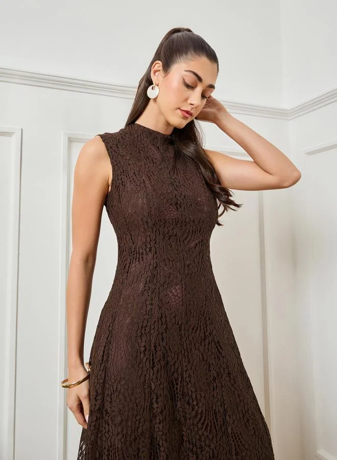 ستايلي فستان طويل بلا أكمام وملمس بارز بني